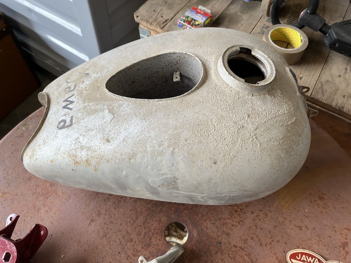 Jawa Tutti i ricambio per moto: Jawa Oldtimer Teile Konvolut - Tank, Ständer, Embleme – Usato da Schötz venduto da RcK1994 5