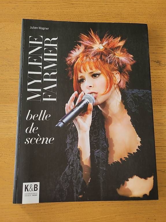 Bücher: Mylène Farmer livre "belle de scène" – Gebraucht aus Crissier von cel_vmk9