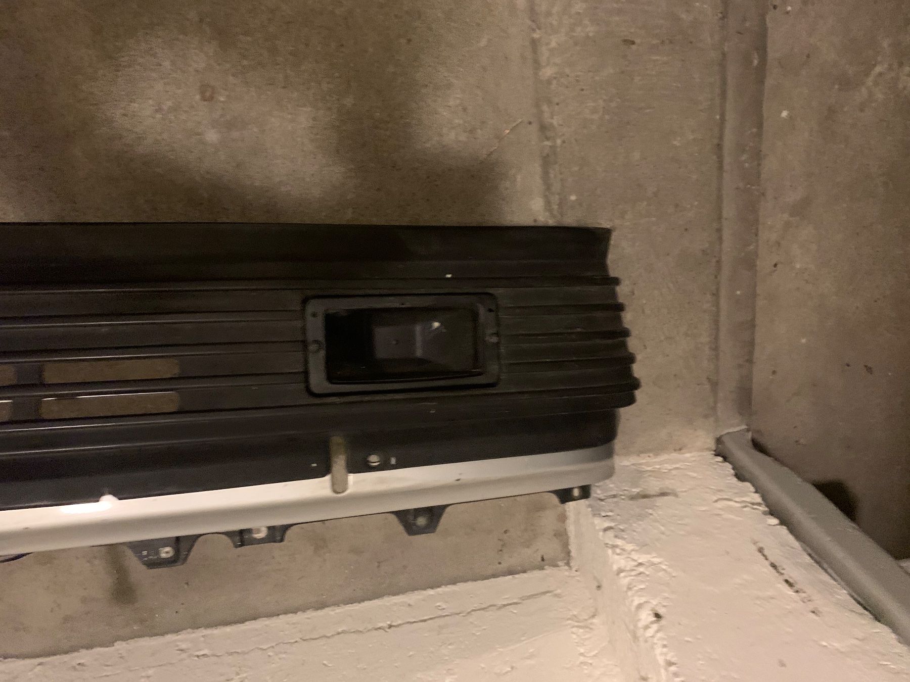 BMW Accessori per altri veicoli: E21 Spoiler Hella – Usato da Grenchen venduto da Netii10