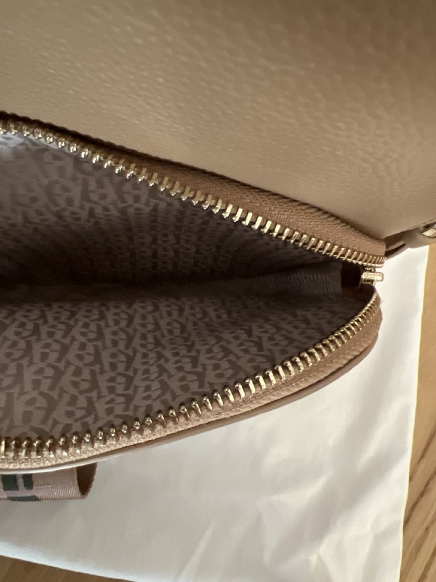 Aigner Borse: Handytasche Aigner Leder – Usato da Sins venduto da Cojedu 4