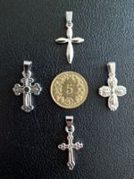 4 croix argentées, + trèfle à 4 feuilles