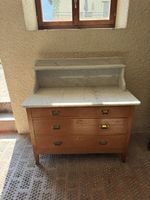 Commode ancienne en marbre – Estampillée "Perrenoud Meubles"
