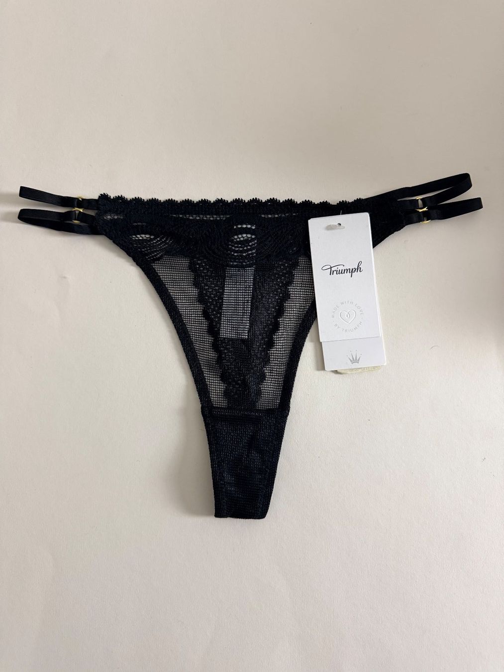 Triumph Altra biancheria intima: TRIUMPH, String HYPNOTIC SPOTLIGHT, Grösse 42, Schwarz – Nuovo e nell'imballaggio originale da Rudolfstetten venduto da gst_g7xl