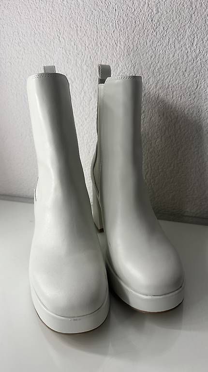 Damenschuhe: Guess Boots – Gebraucht aus Wettingen von bah_cdd9 1