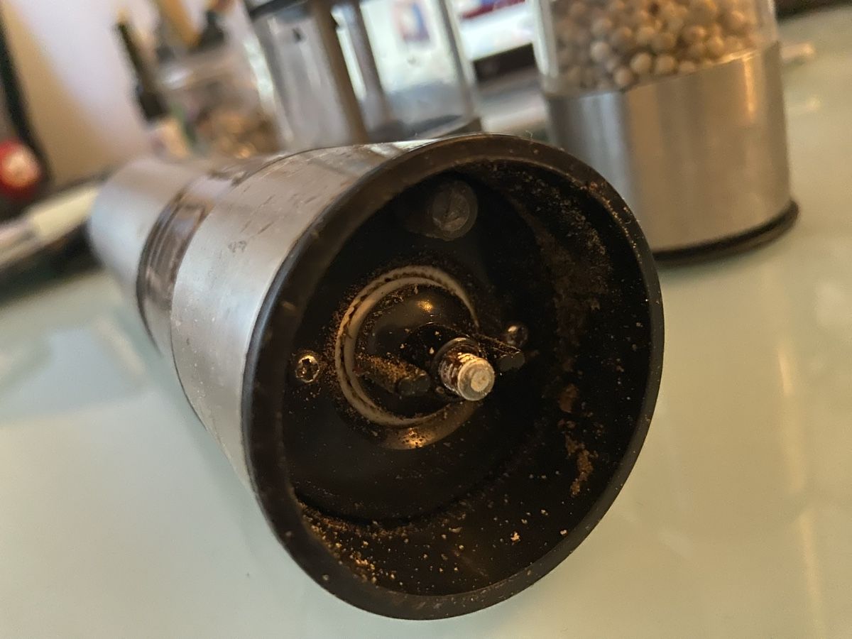 Küchengeräte: 3 Design-Pfeffermühlen, elektrisch, Chrom – Gebraucht aus Zürich von Mameloschn 2