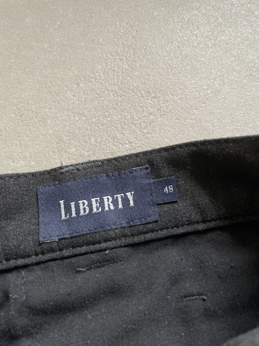 Pantaloni: Schwarze Herren-Hose – Usato da Adligenswil venduto da Treegarden 2