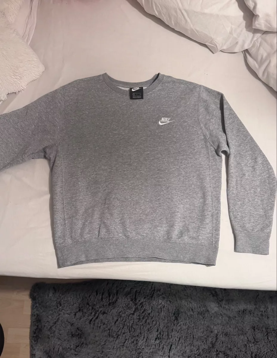 Nike Pullover & Sweatshirts: Nike Pulli – Gebraucht aus Bad Ragaz von samira.b05