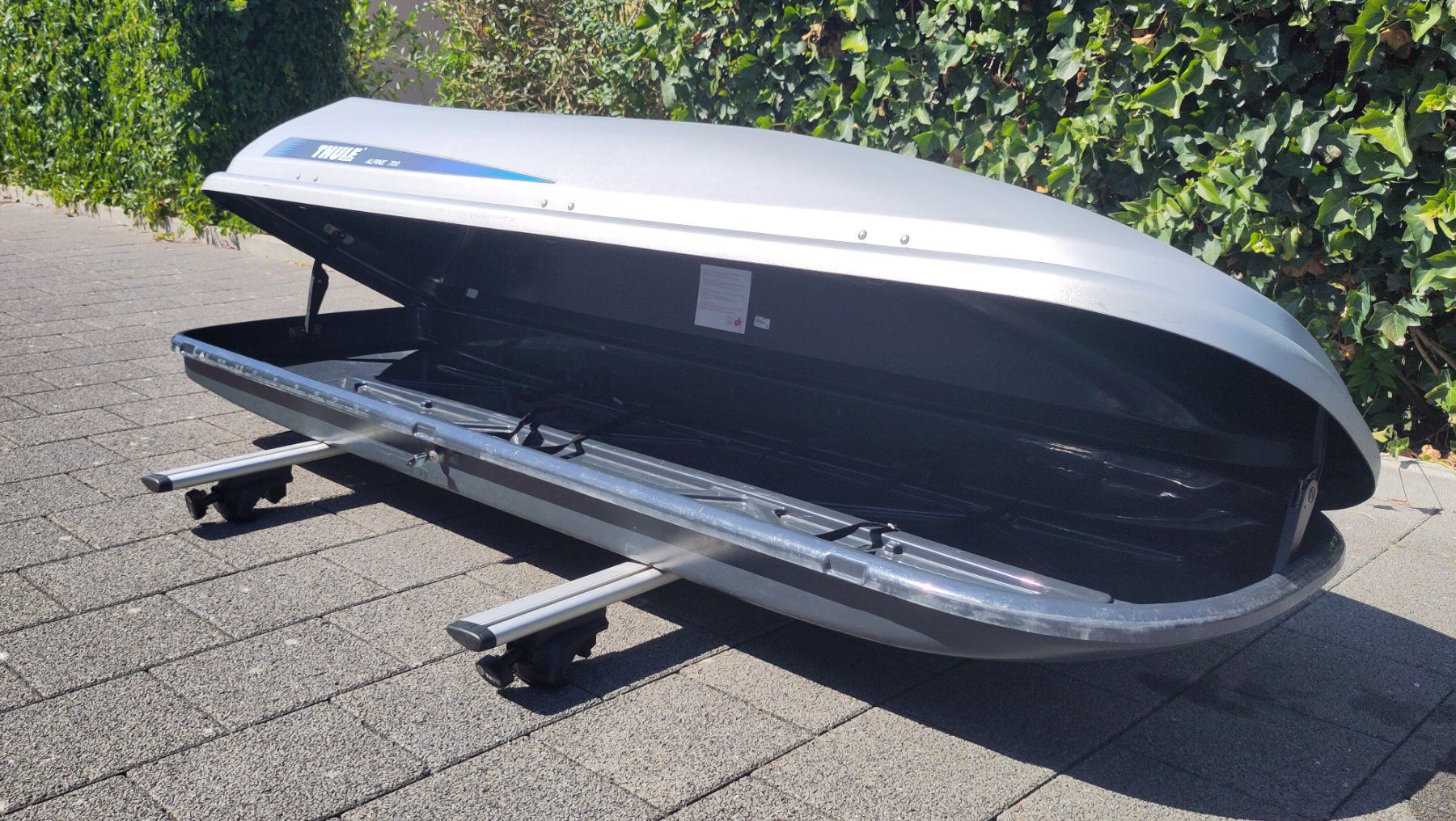 Thule Box da tetto: Dachbox Thule Alpine 700 mit Querträgern – Usato da Flawil venduto da Falandir 5
