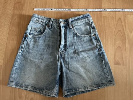Zara Jeans Shorts, hellblau, Grösse 34, neuwertig!