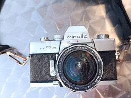 Minolta SRT101 Analoge SRL Kamera mit 28mm 1:3.5 Objektiv