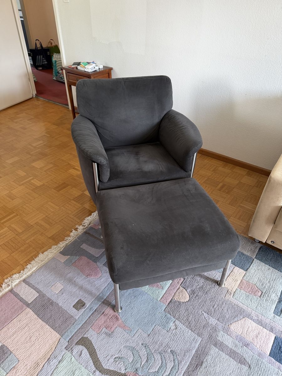Sessel: Sessel mit Fusshocker dunkelblau – Gebraucht aus Aathal-Seegräben von cri_hz8c