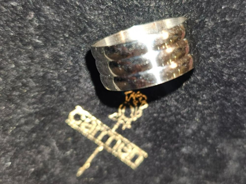 Anelli: AISI Ring, Edelstahl Ring mit Streifen-Muster. Gr. 22 – Nuovo (secondo la descrizione) da Münchenbuchsee venduto da babilibern
