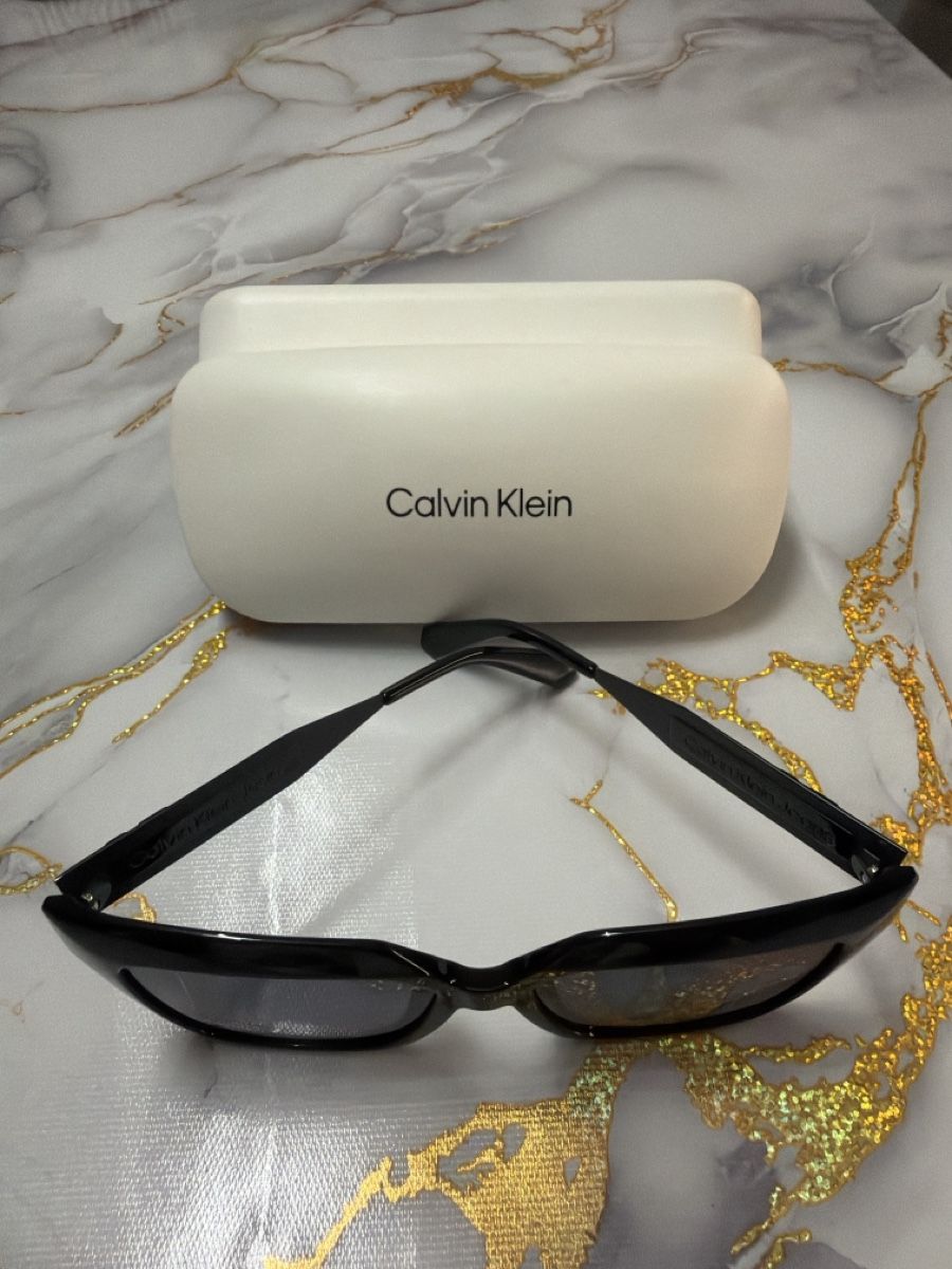 Calvin Klein Occhiali & Lenti: Sonnenbrille Calvin Klein – Usato da Massagno venduto da pokecoach