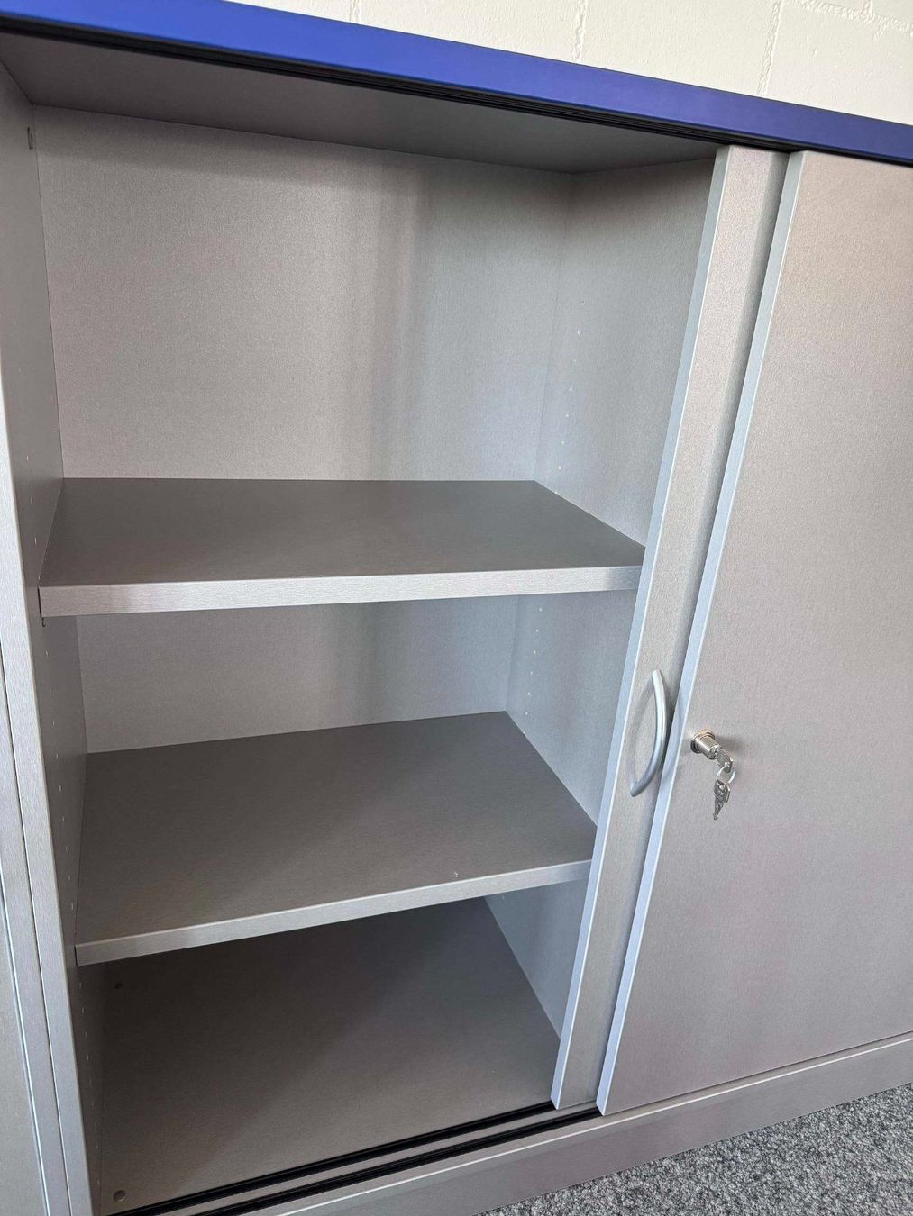 Schränke: Büroschrank / Aktenschrank – Gebraucht aus Rotkreuz von Michi_9596 1