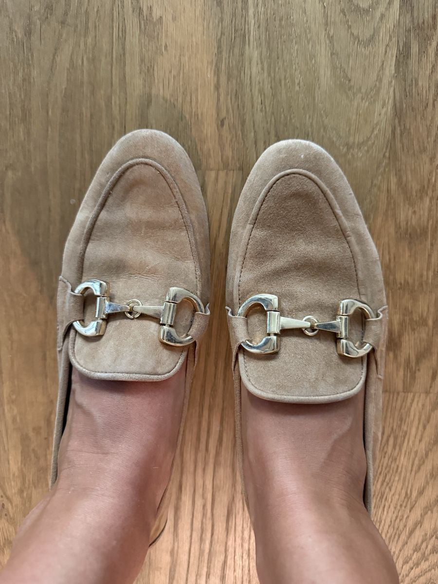 Chaussures femmes: Beige Suede Loafer – D'occasion à Bottmingen par Itsclaire 4