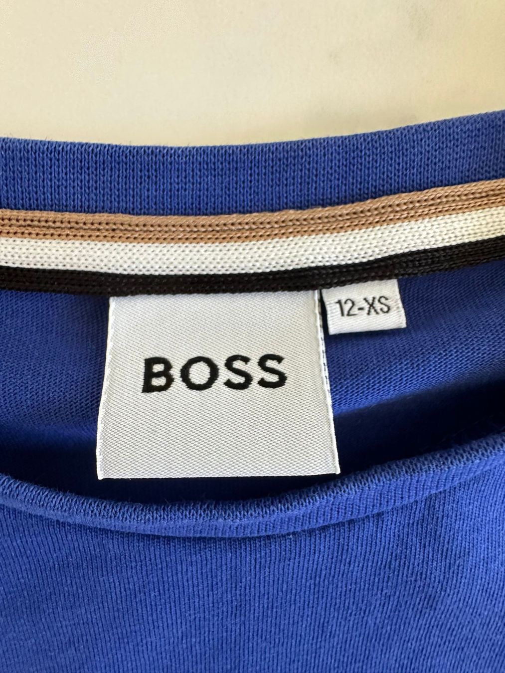 Camicie, T-shirt & Polo: Boss Kinder T-shirt Grösse 12 – Usato da Lausen venduto da Swissart123 2