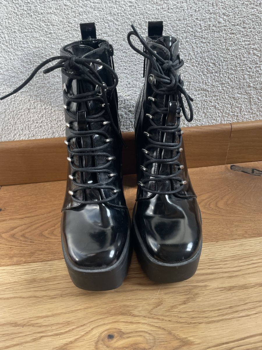 Zara Scarpe da donna: Patent Black Lace Up Platform Boots - Size 39 – Nuovo (secondo la descrizione) da Roche VD venduto da closetcleanse 1