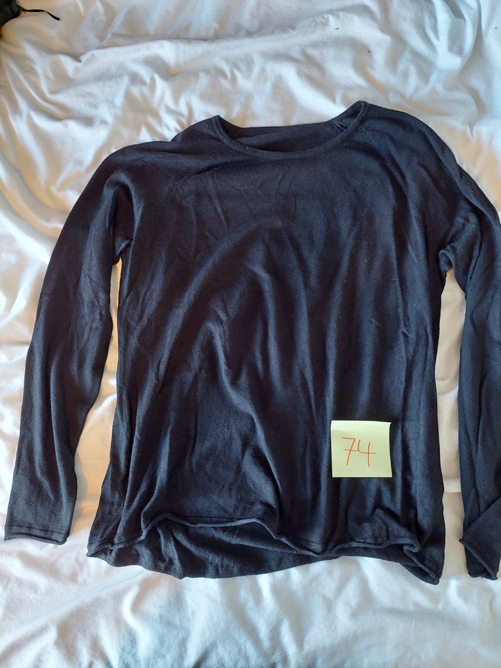 Pullover & Sweatshirts: Gemütlicher schwarzer Pulli – Gebraucht aus Uetendorf von lau_2vqn