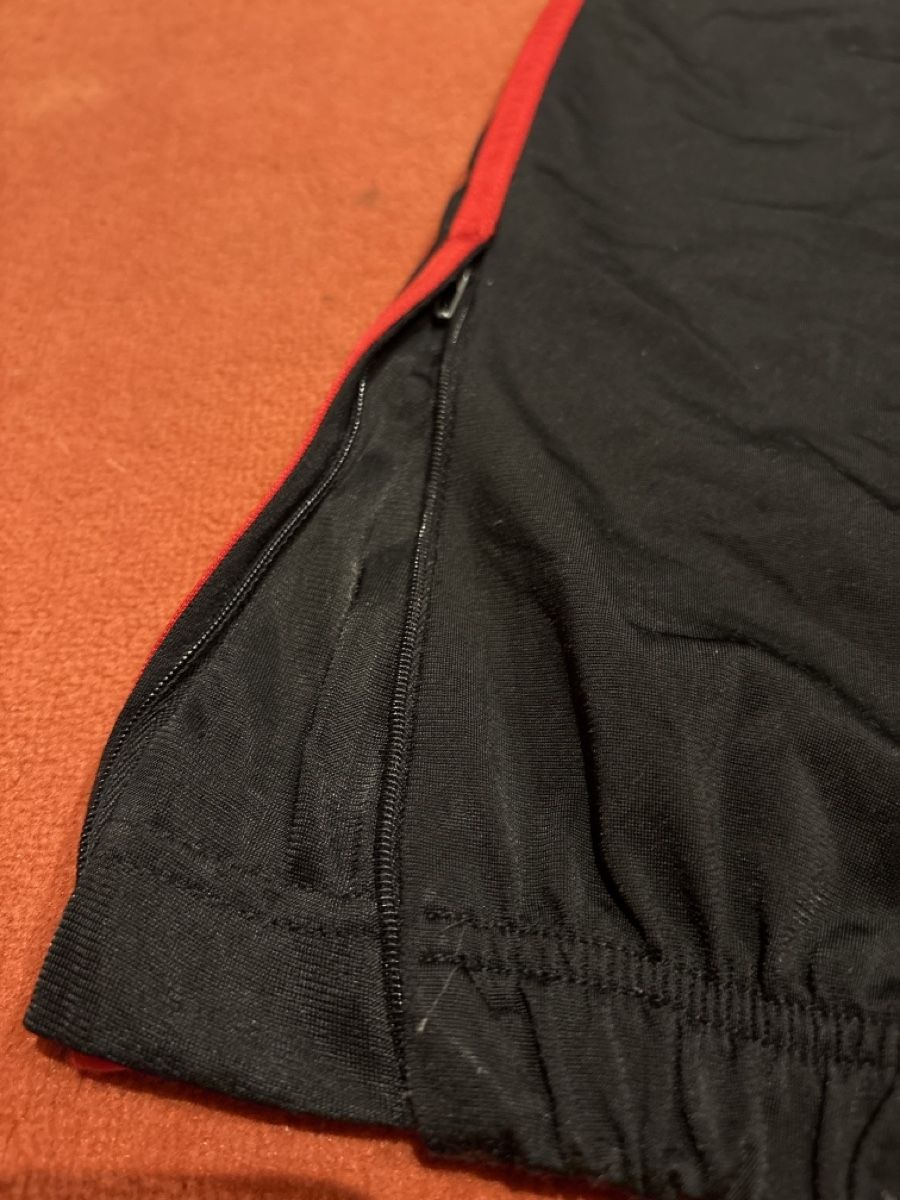 Adidas Pantaloni: Lockere Adidas Jogginghose – Usato da Affoltern am Albis venduto da tam_5vn5 5