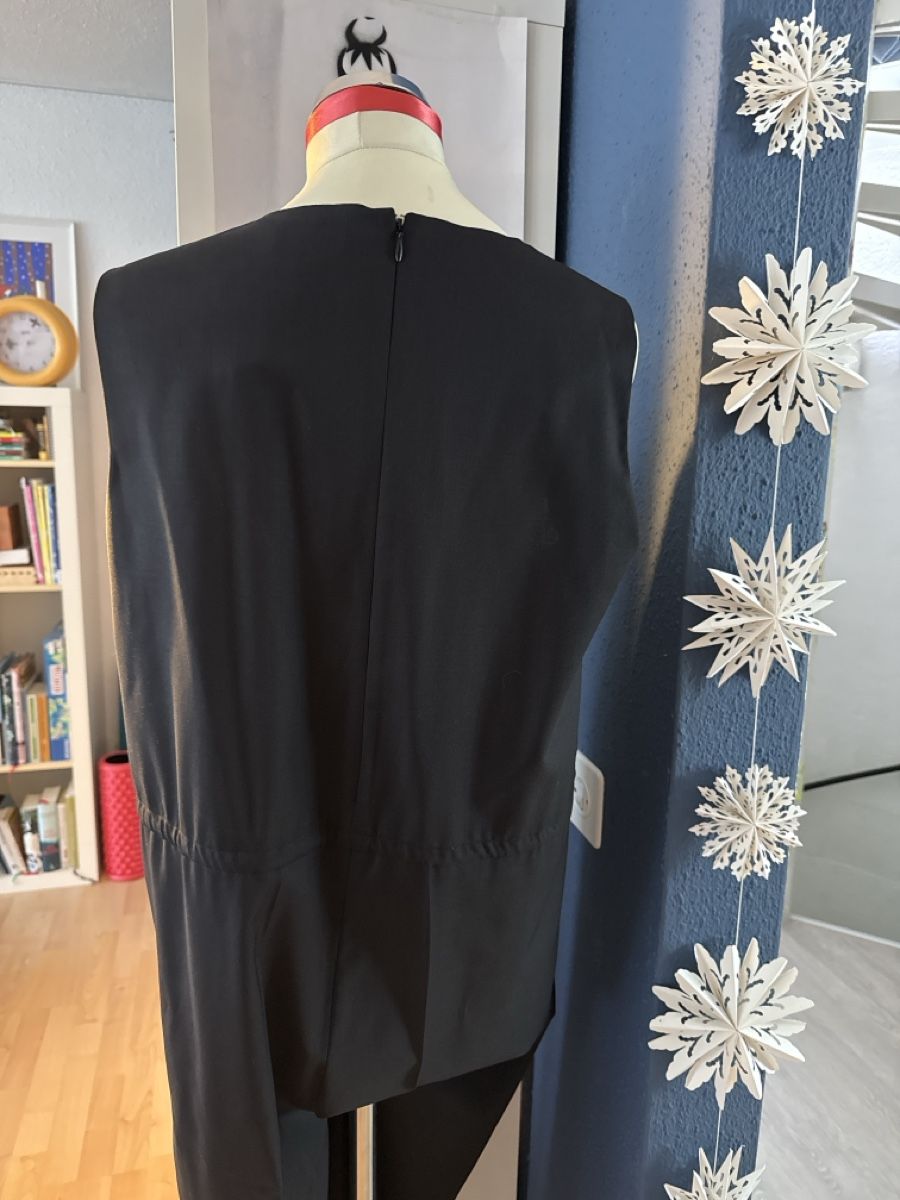 Cos Tute: COS Jumpsuit schwarz Gr. 42 – Usato da Vaduz venduto da Stromboli2 2