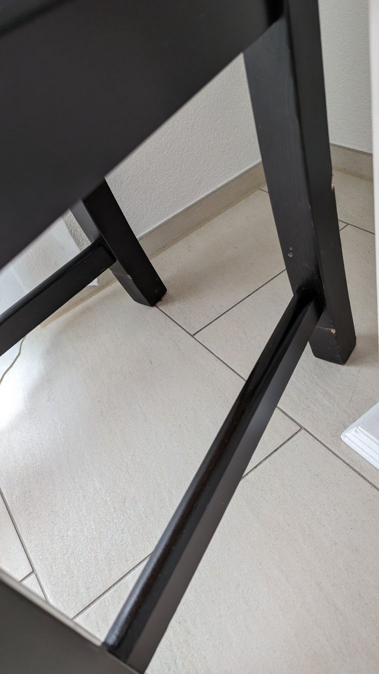 Ikea Sedie: Ikea Holzstuhl schwarz – Usato da Ganterschwil venduto da Nike18 1