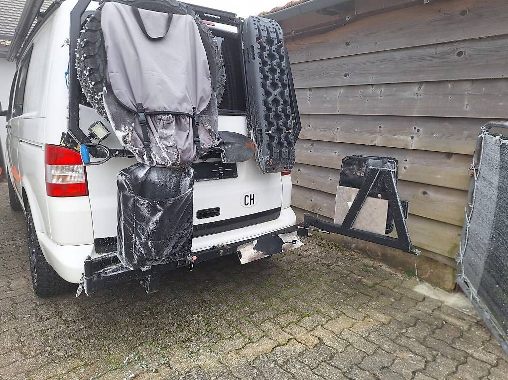 Volkswagen Accessori per altri veicoli: Porte jerrican / support multifonction VW T6/T5 – Usato da Corcelles-le-Jorat venduto da the_5dhm 2