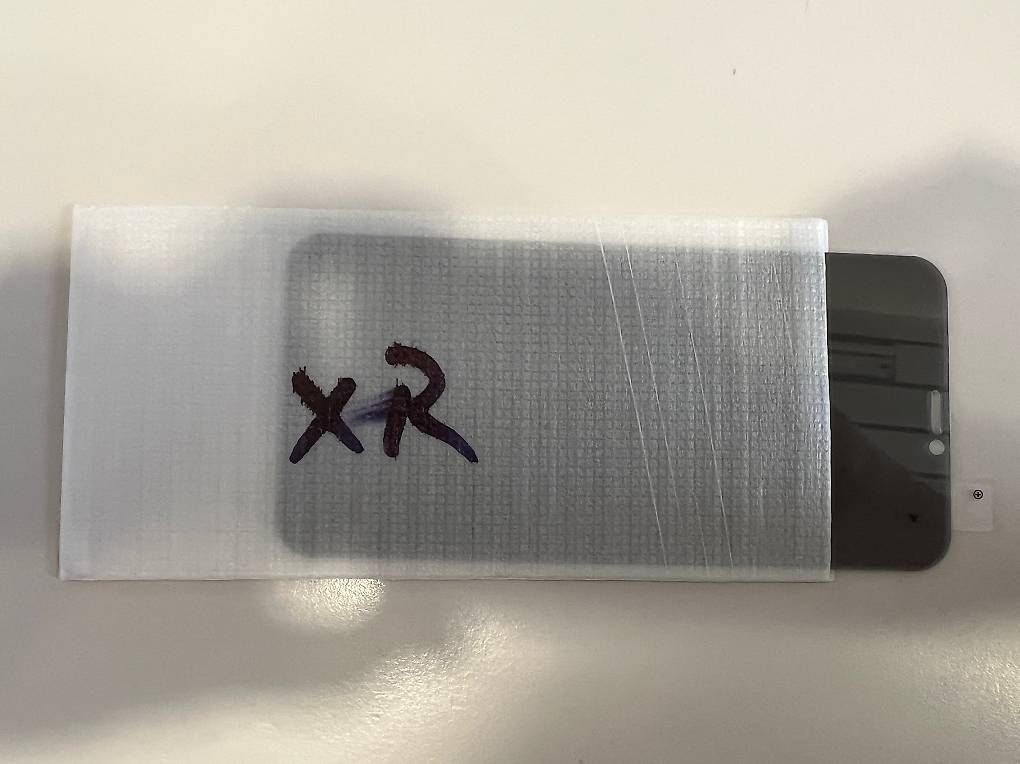 Ritocchi & pellicole di protezione: iPhone 15 Pro, Pro Max, Plus, Xr privacy glass – Usato da Luzern venduto da claiudiu 2