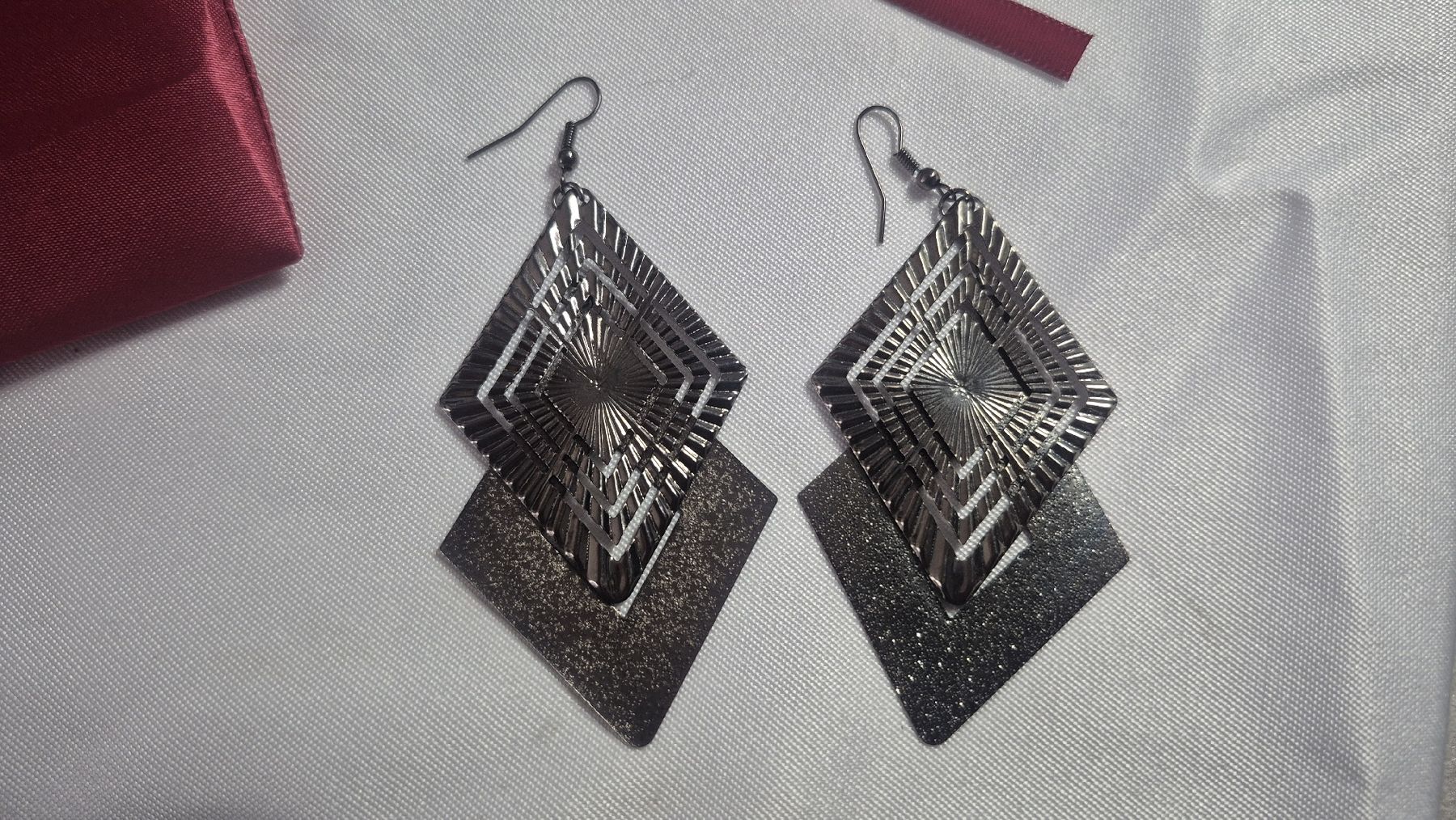 Boucles d'oreille: Orecchini pendenti color argento scuro con rombi – D'occasion à Giubiasco par Stefaniav 6