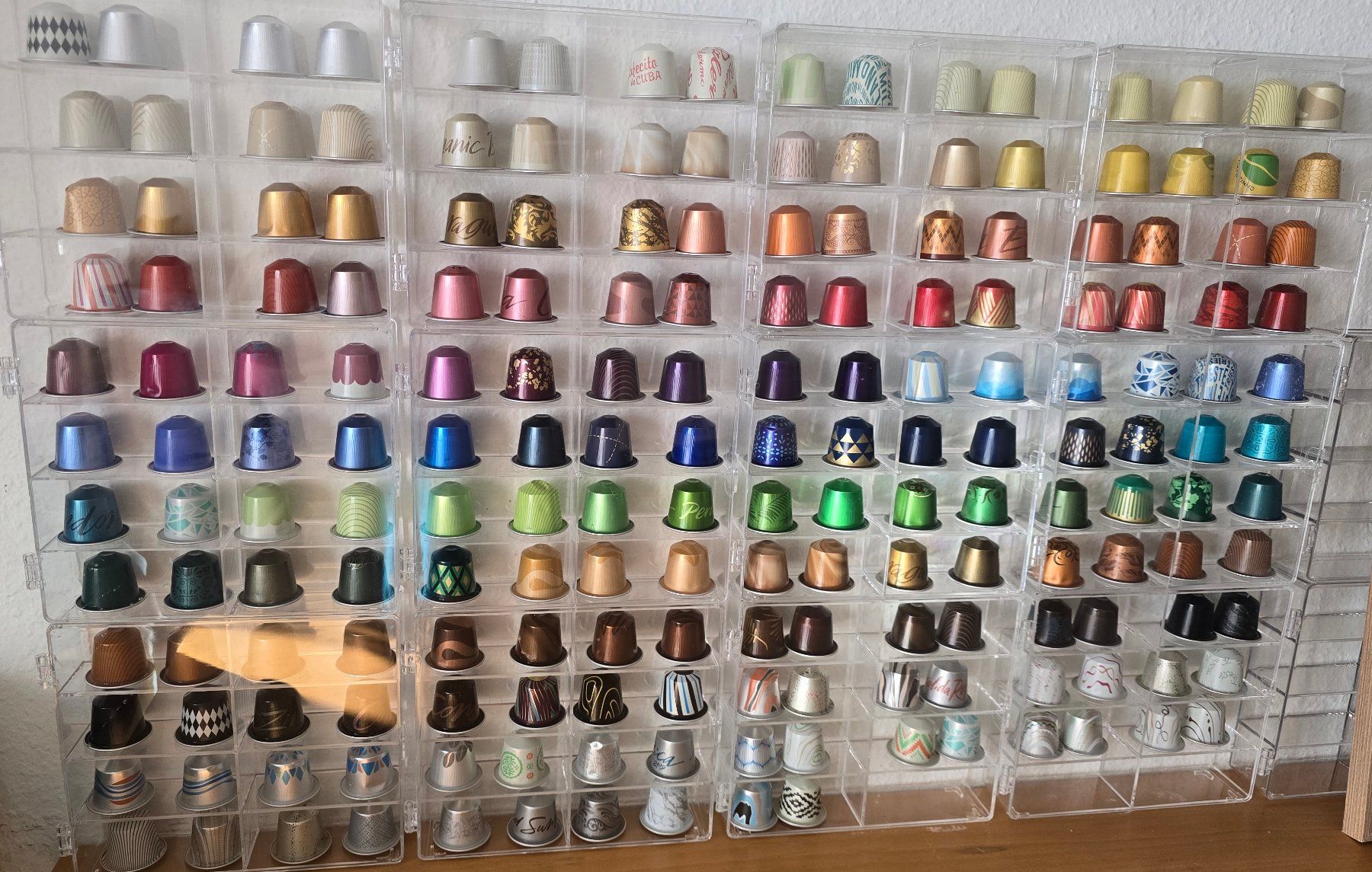 Nespresso Cibi & Specialità: Nespresso Sammlung - Leerverpackung und Kapseln – Usato da Zug venduto da Simbei 1