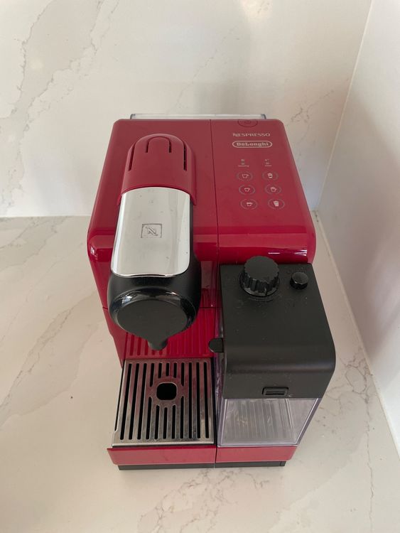 Nespresso DeLonghi Lattissima Touch rot Kaufen auf Ricardo