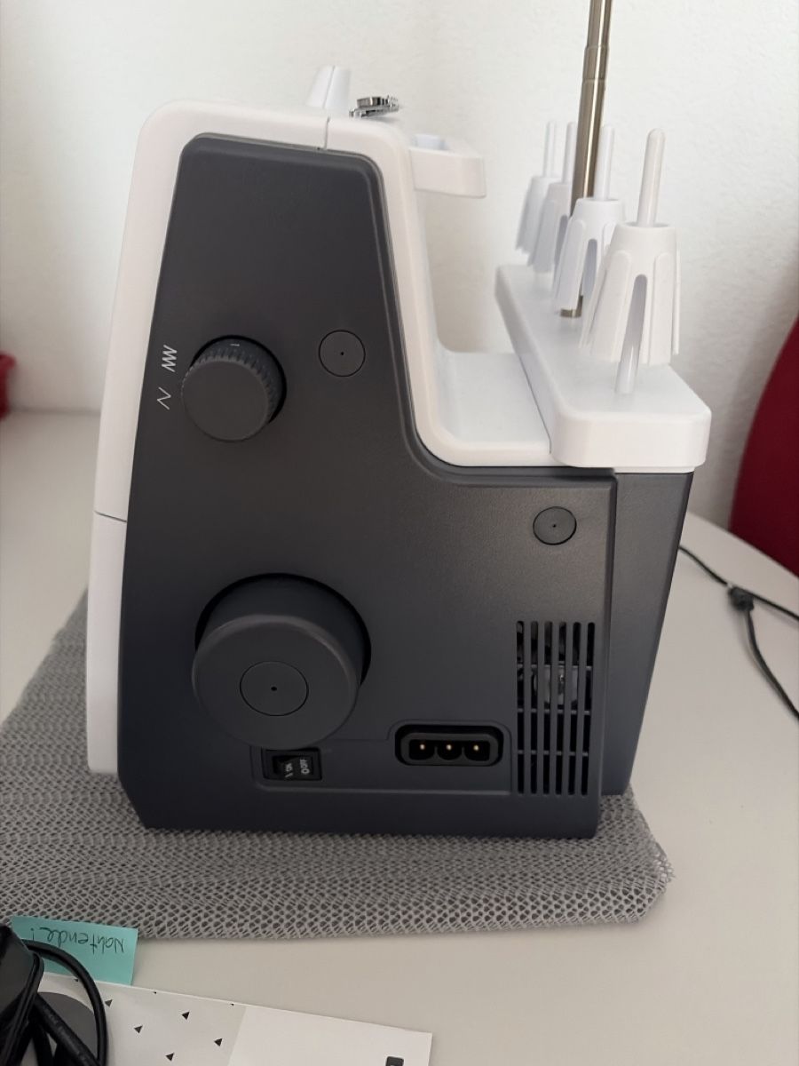 Bernina Macchine da cucire: Bernette Cover- Maschine – Nuovo (secondo la descrizione) da Toffen venduto da Winwin2022 2