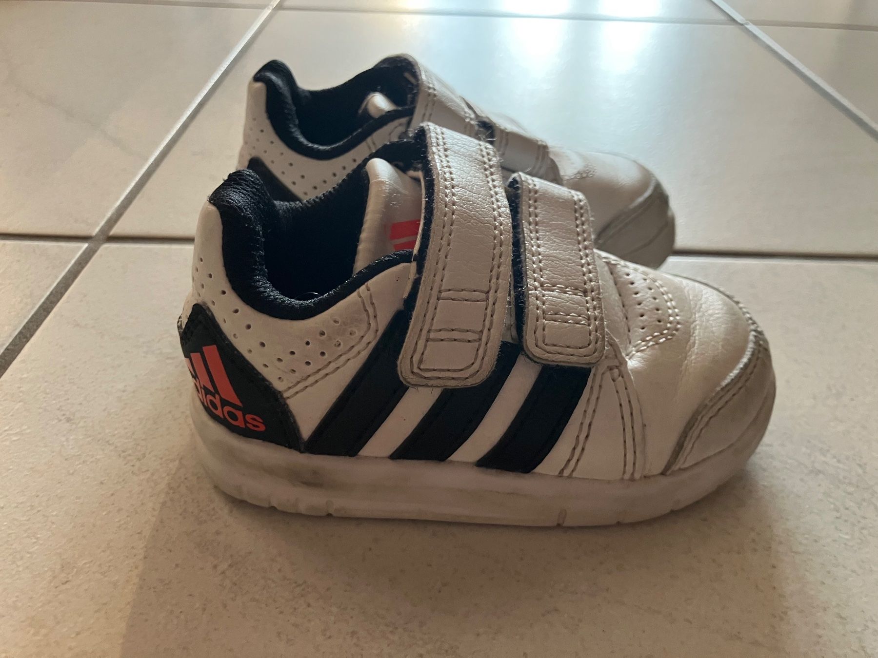 Adidas Schuhe für Jungen: Adidas Schuh Gr. 20 – Gebraucht aus Chur von steffeli04