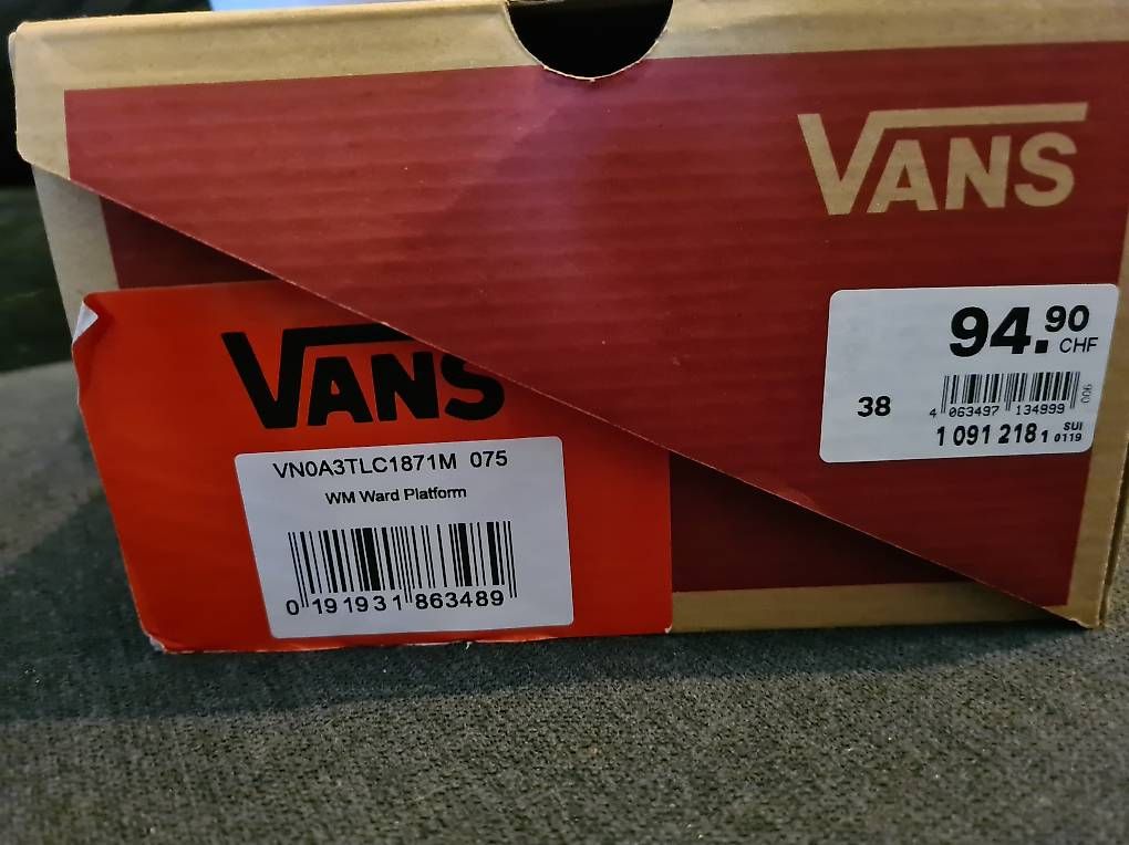 Scarpe da donna: Vans Schuhe Plattform, Gr.38 schwarz neu – Usato da Rupperswil venduto da Homer20 1