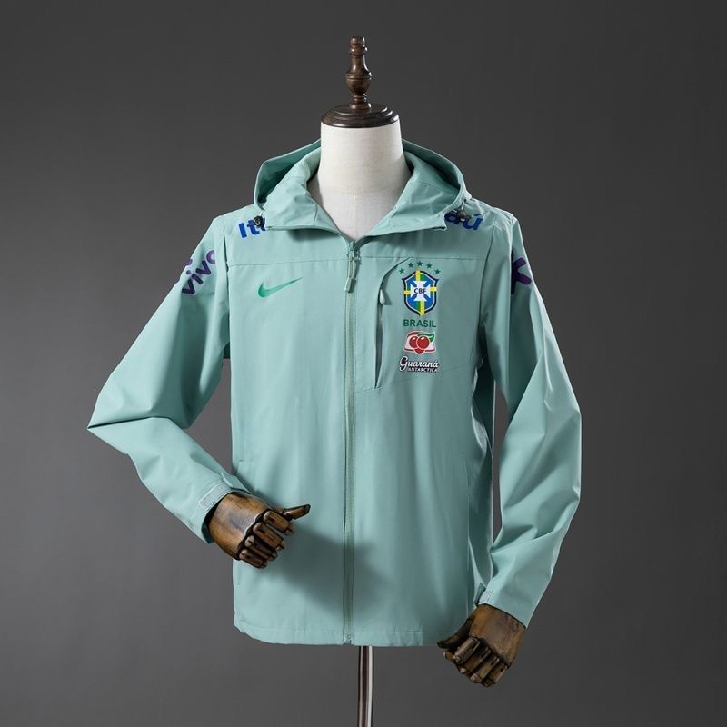 Nike Vestes: Nike Brasil Jacke mit Kapuze neuwertig – Neuf avec emballage d'origine à Rombach par Clothingzzz 4