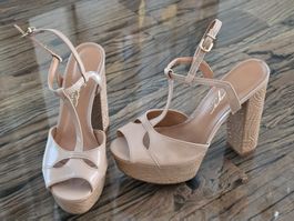 Sommerliche Plateau-Sandalen in Beige, Gr. 38