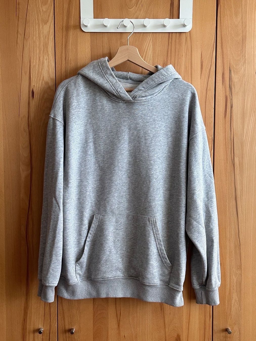 Pullover & Sweatshirts: Grauer Kapuzenpullover Hoodie oversized gemütlich – Gebraucht aus Schlieren von car_2bwb