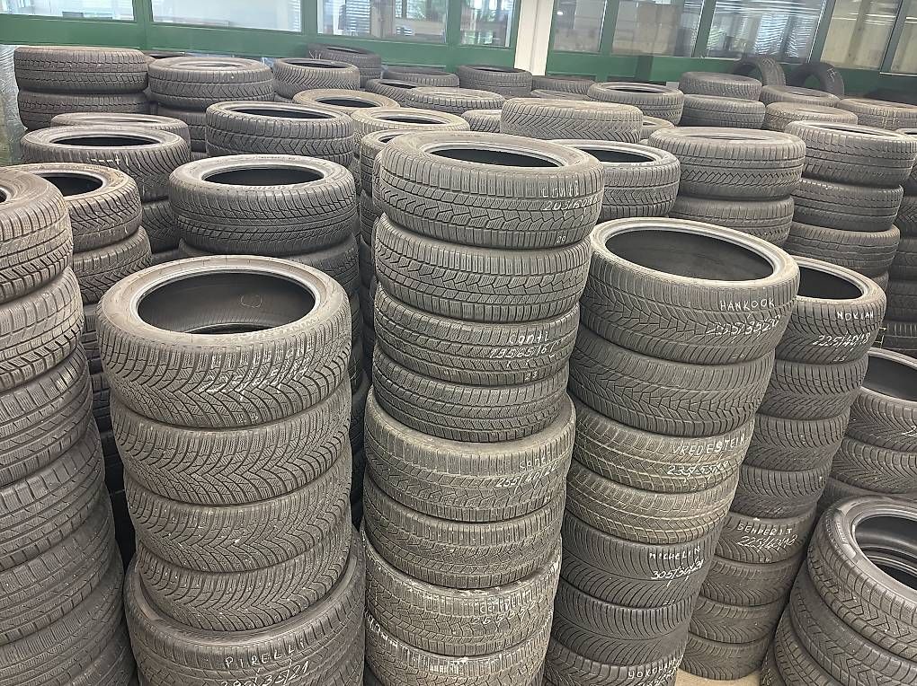 Pneumatici & Ruote complete: Export Winterreifen 1300 Stück – Usato da Hunzenschwil venduto da Avdyli1