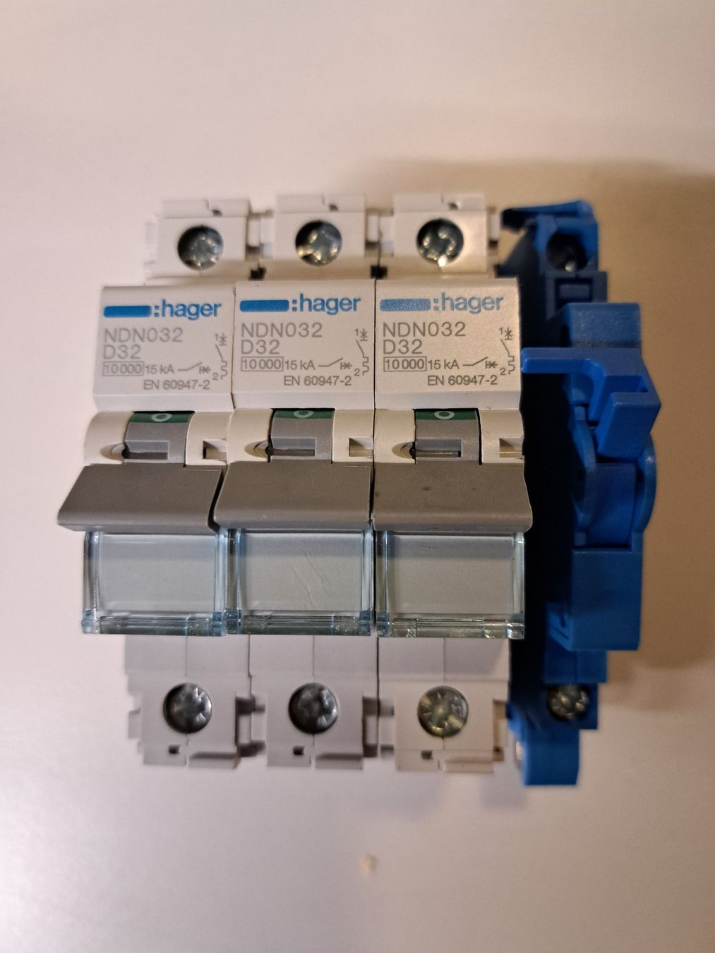 Hager Alimentazione elettrica: 3x Hager 32A  D Leitungsschutzschalter & NT – Nuovo (secondo la descrizione) da Marbach SG venduto da Hofionline