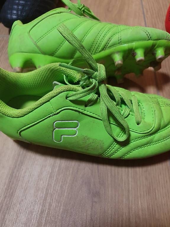 Scarpe per ragazzi: Chaussures foot 29-30-31 – Usato da Apples venduto da denissafrany 2