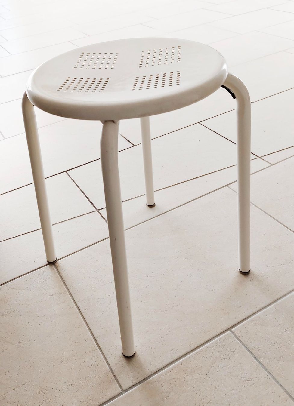 Tabourets: Hocker weiss rund H 45cm Sitzdurchmesser 30cm – D'occasion à Oetwil a.d. Limmat par AGraf71