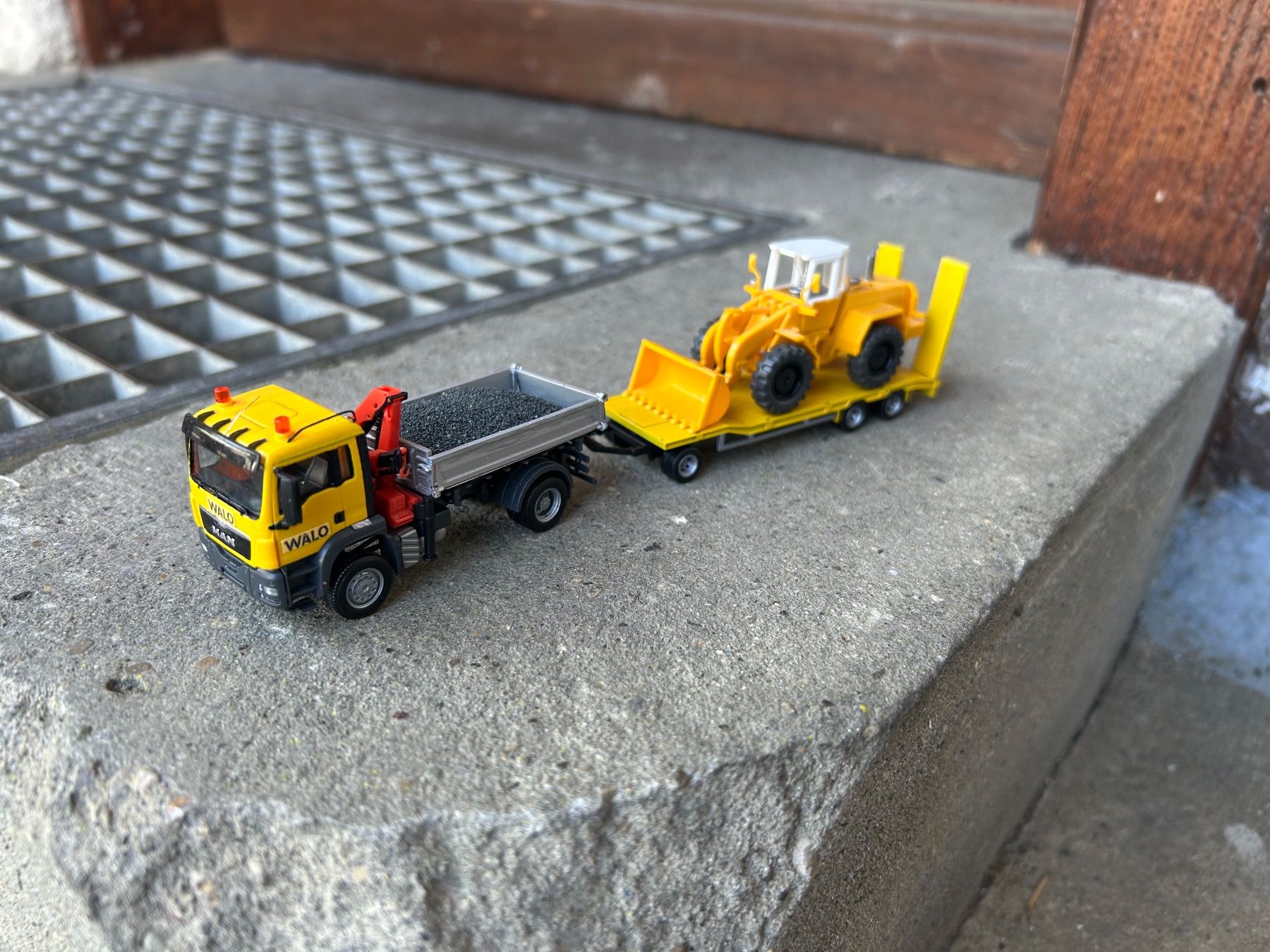 Herpa Modellini d'auto: MAN Kranwagen mit Anhänger – Nuovo (secondo la descrizione) da Meienried venduto da janosch7