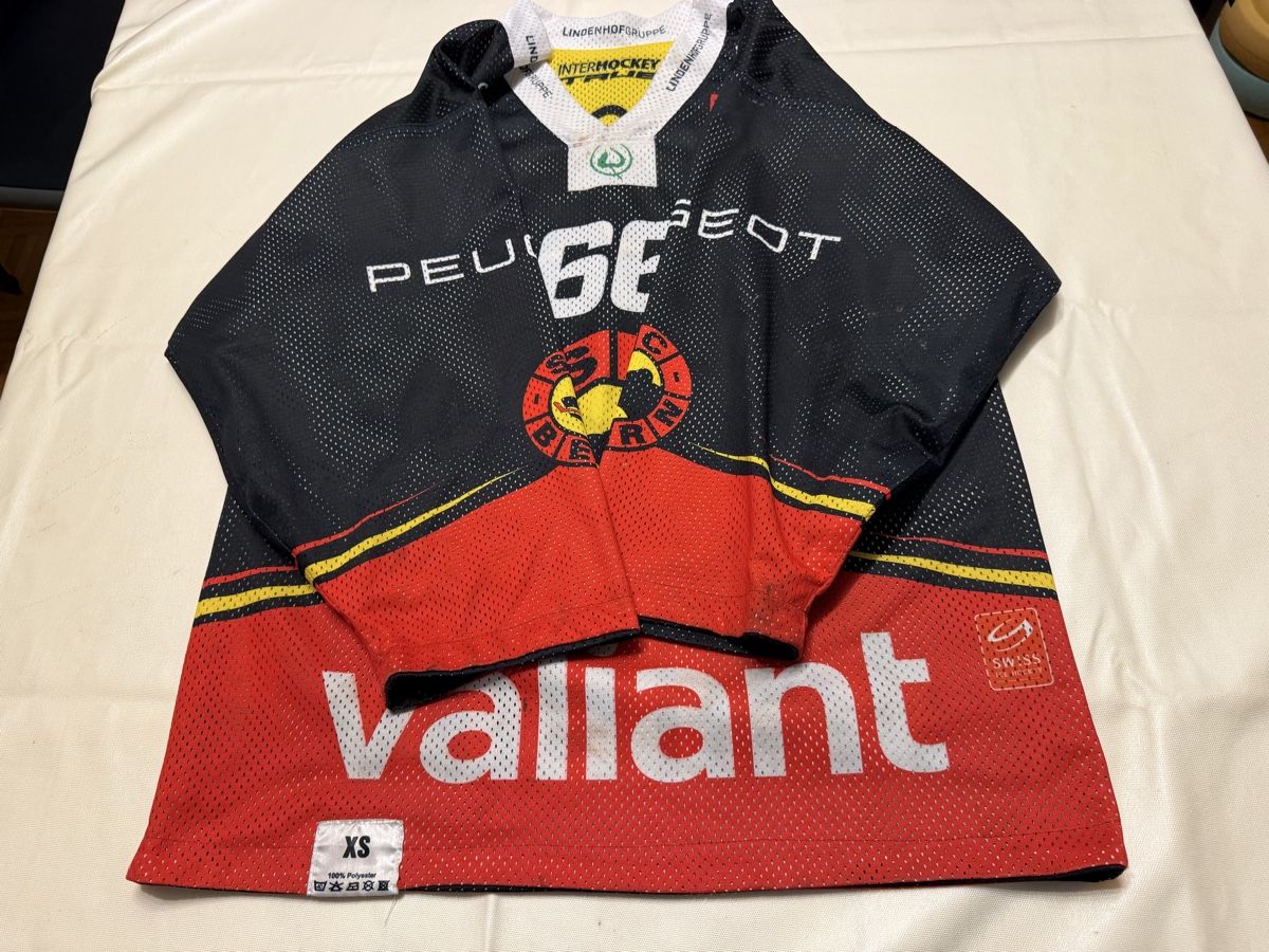 Gameworn Canottiere & Pantaloni: SC Bern Gameworntrikot Junioren Nummer 66 Grösse XS – Usato da Suhr venduto da Oppel 2
