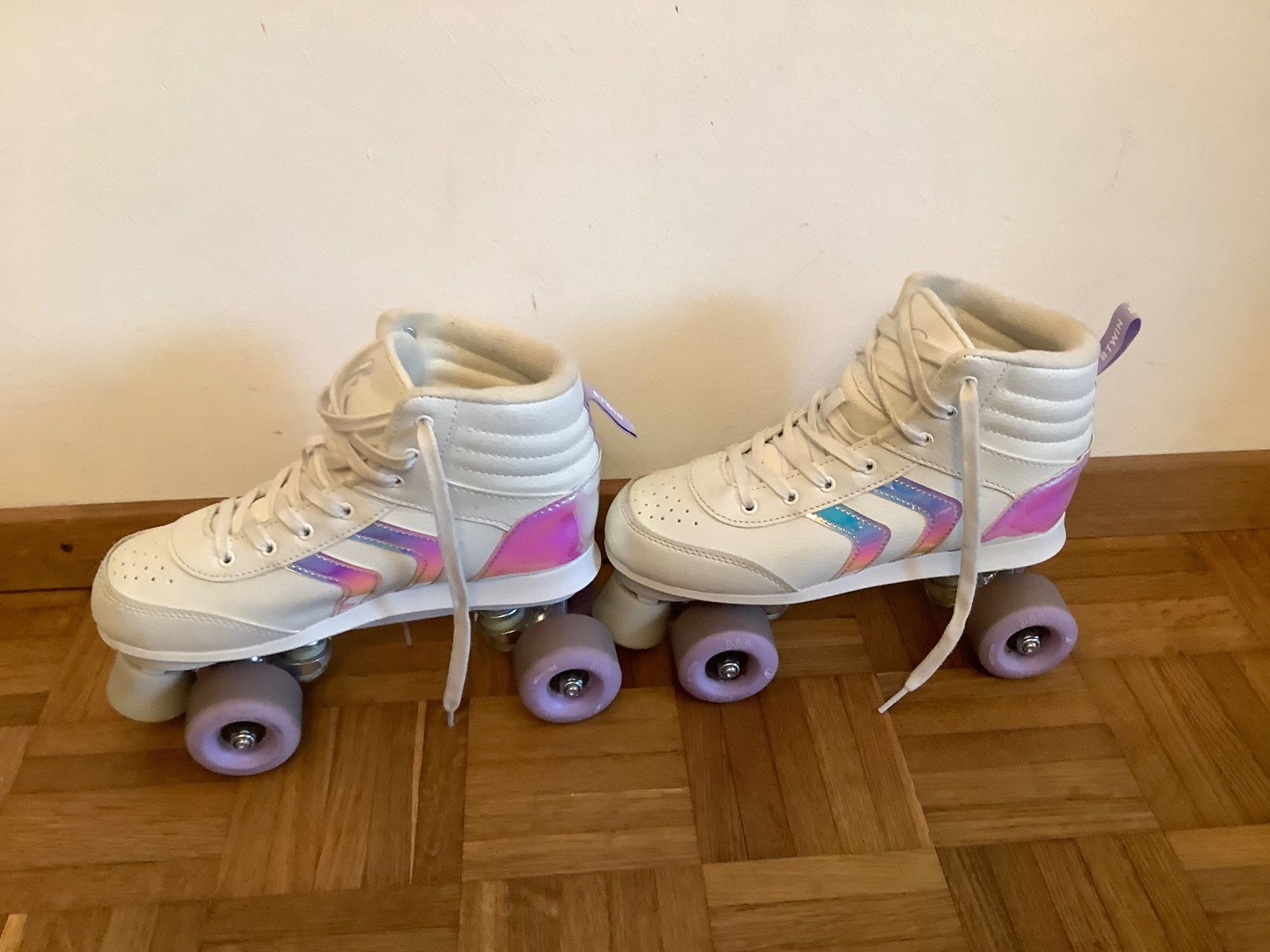 Decathlon Patins à roul. & inline: rollschuhe weiss (decathlon) – D'occasion à Riehen par Polymorpheus 3
