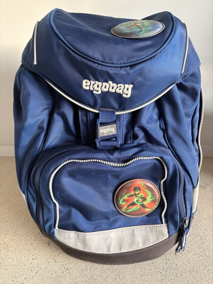 Ergobag Sacs & sacs à dos: Ergobag - Schulranzen, dunkelblau – D'occasion à Wettswil par Gig16
