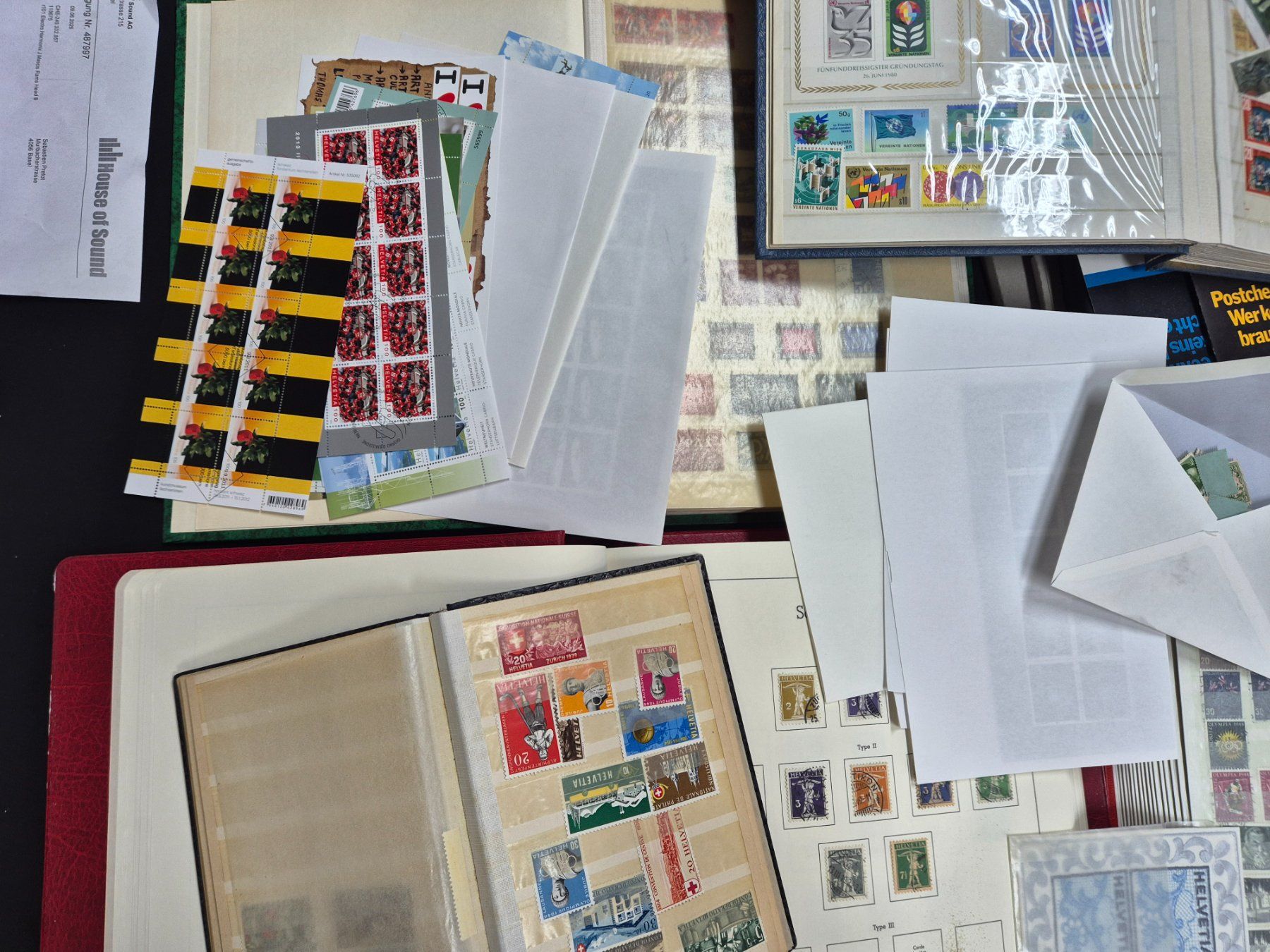 Albums: Briefmarkensammlung diverse Alben und Einzelmarken – D'occasion à Basel par Pitcher0 1