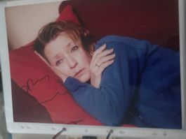 Lesley Manville - handsigniert - 20x30cm