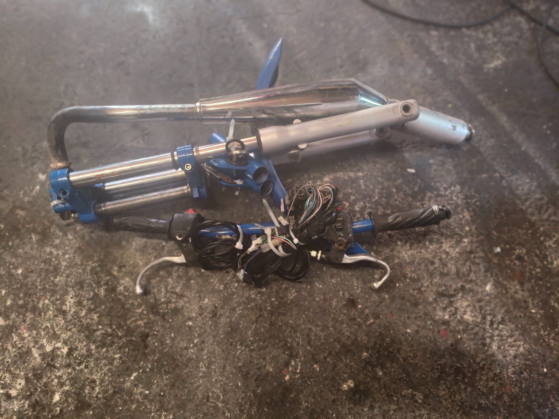 Tomos Parti ricambio per ciclomotori: Tomos Quadro Gabel,Lenker,Kabel – Usato da Fulenbach venduto da Elektronik 2