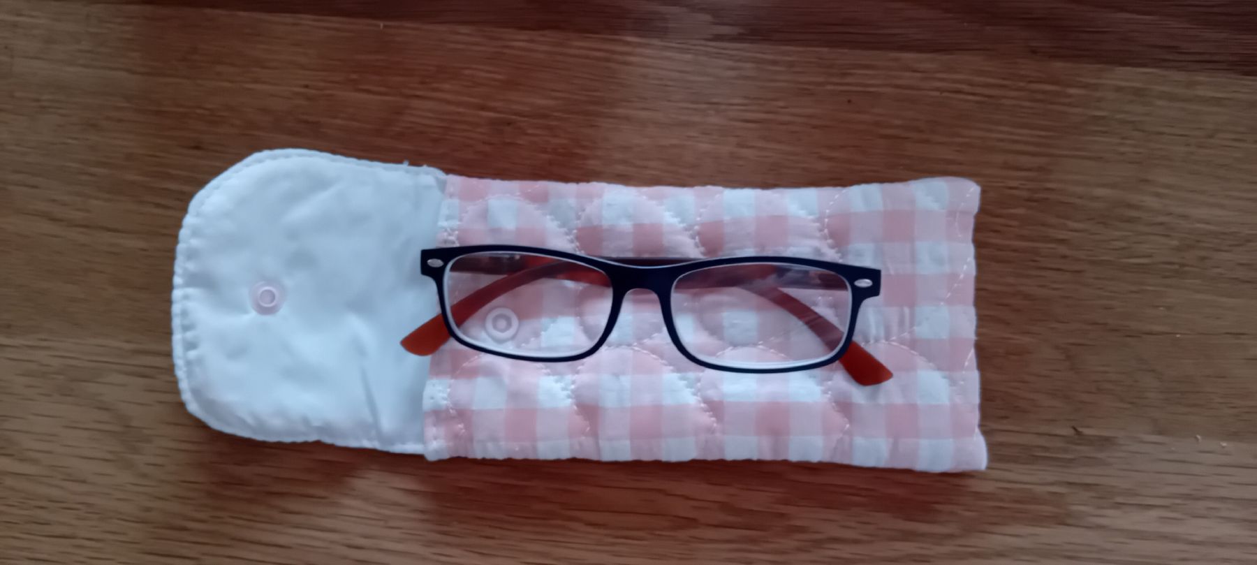 Occhiali & Lenti: Brille mit Etui - Sehstärke -2.00  – Nuovo (secondo la descrizione) da Burgdorf venduto da carodesign1