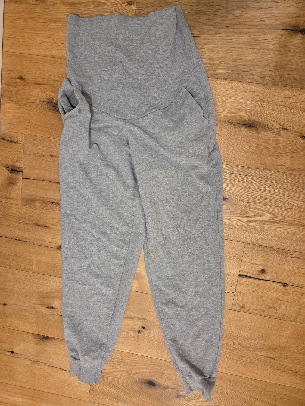 H&M Pantaloni: Trainerhose Jogginghose Schwangerschaft Gr. S, Umstandsmode – Usato da Ottikon venduto da swiftchocolate