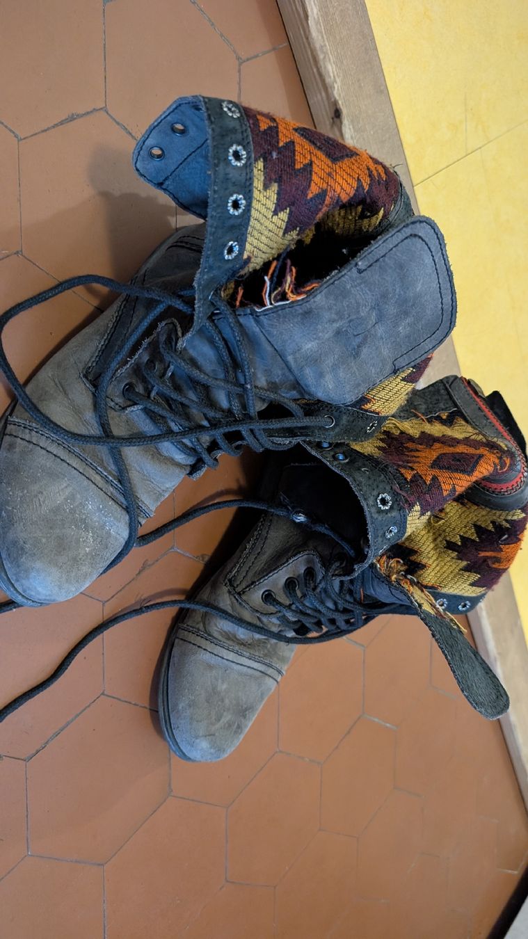 Scarpe da donna: lederstiefel boho-style – Usato da lotzwil venduto da pulfer21